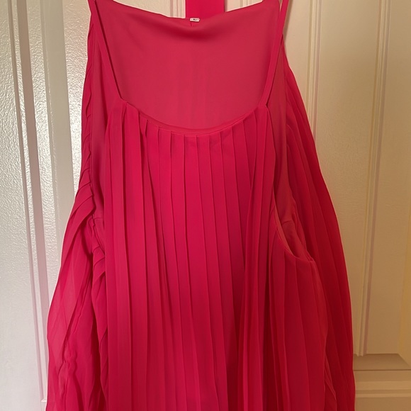 Flowy Tank Top - Picture 1 of 2